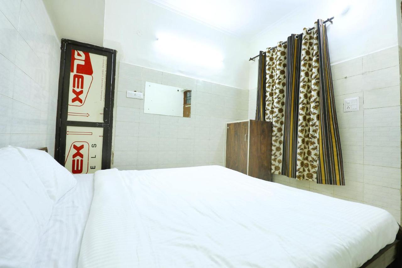Spot On 44679 Hotel Samrat Sohāna Dış mekan fotoğraf